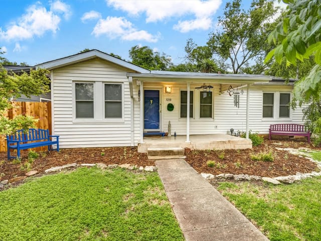 1210 Alegria Rd