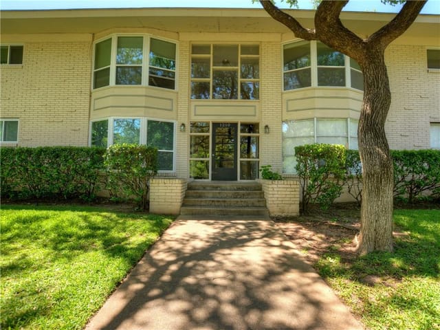 1210 Windsor Rd Unit #110