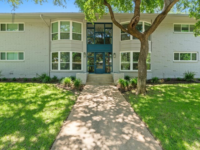 1210 Windsor RD Unit #220