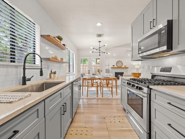 12107 Shropshire BLVD