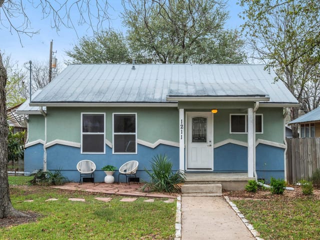 1211 Georgian ST