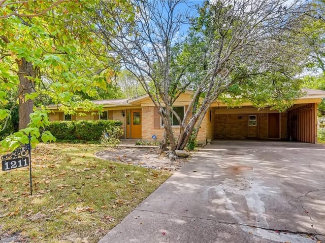 1211 Sahara Ave