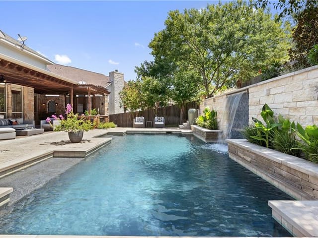12113 Carlsbad Dr