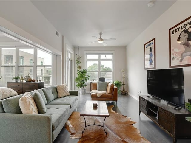 1212 Chicon St Unit #205