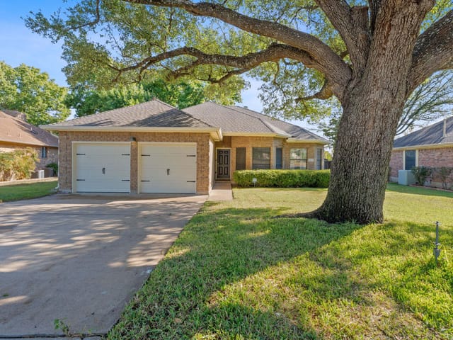 1212 Collinwood West Dr