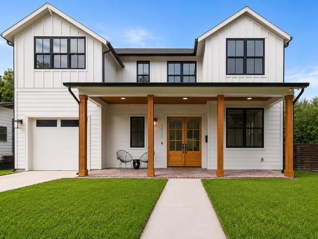 1212 Madison Ave - front exterior - Luxury home in Crestview Add Sec 05, Austin, TX