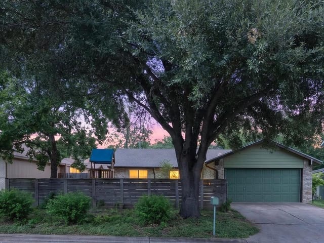 1213 Dunstan DR