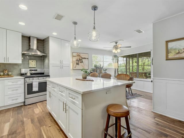 1213 E Applegate Dr