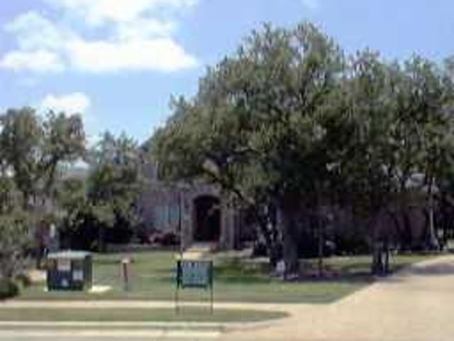 1213 GROSVENER CT