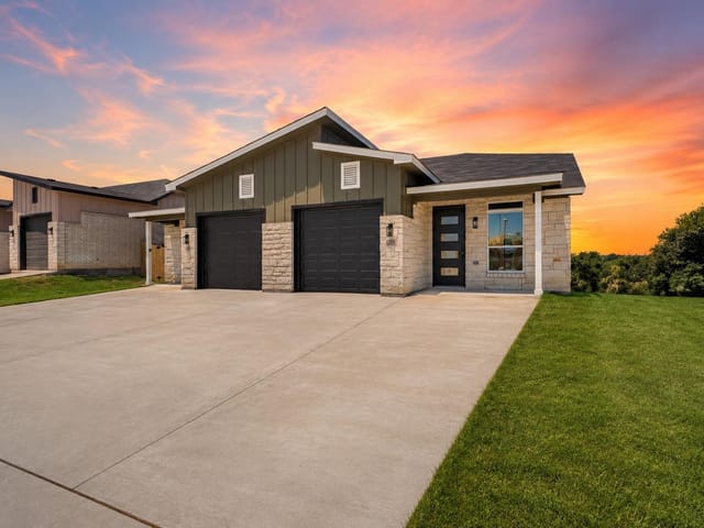 1213 Lone Pine WAY