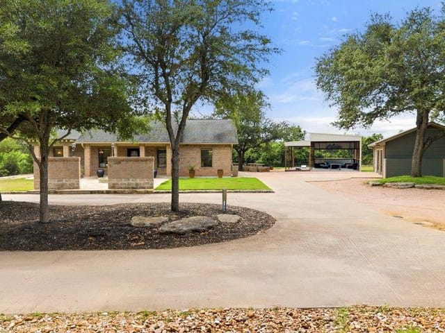 12135 Fitzhugh RD