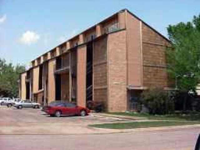 1214 BARTON HILLS Dr