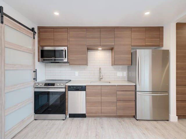 1214 Barton Hills Dr Unit #206