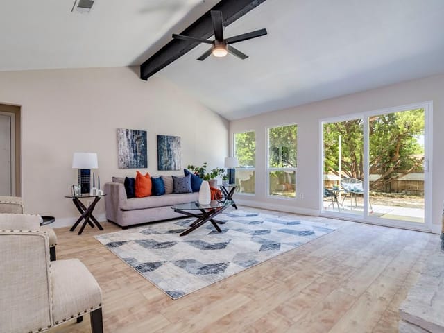 1214 SPEARSON Ln