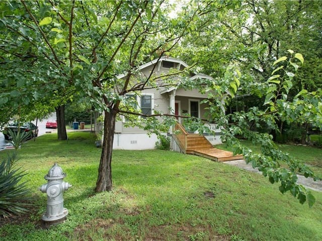1214 W 8th ST