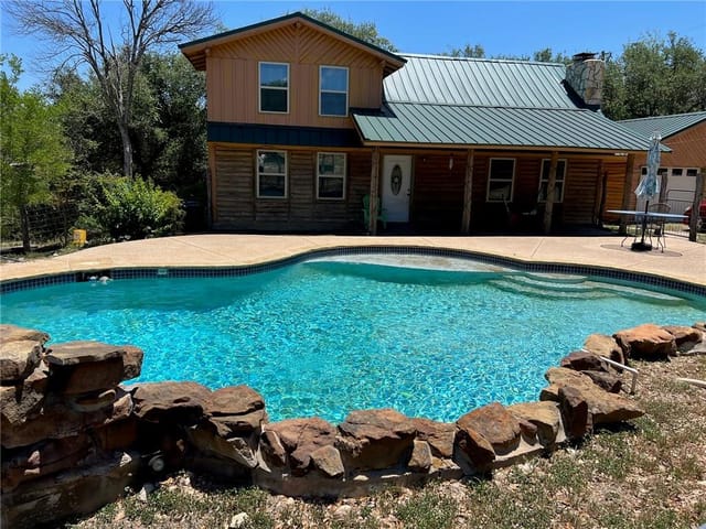 1215 Agarita DR
