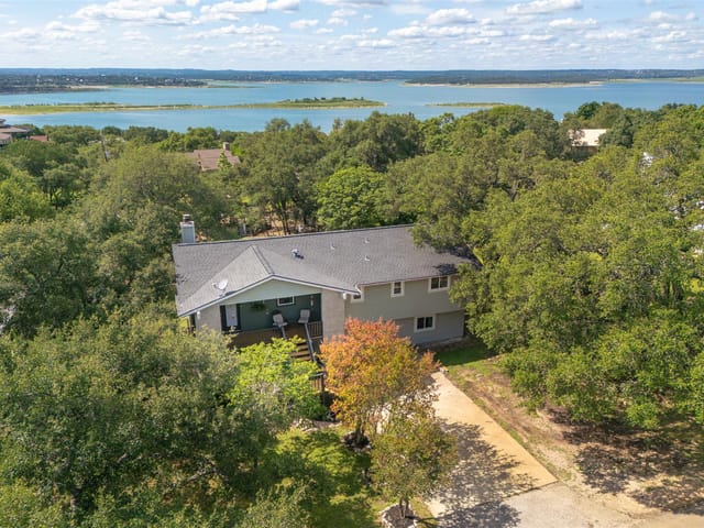 1215 Amanda DR