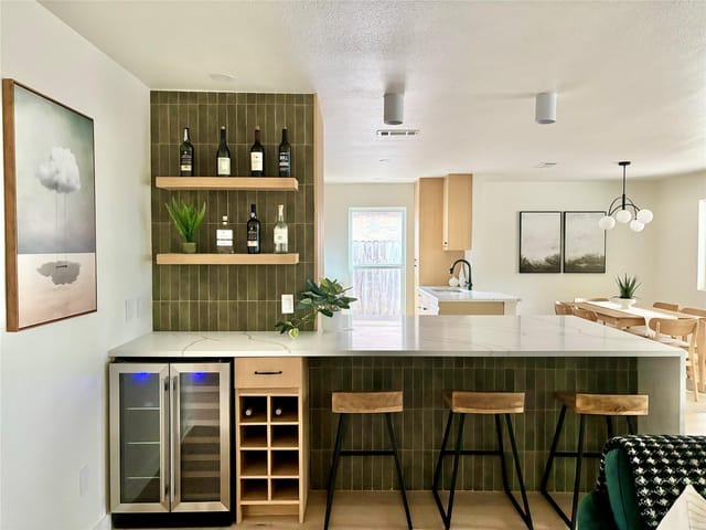 1216 Doonesbury Dr