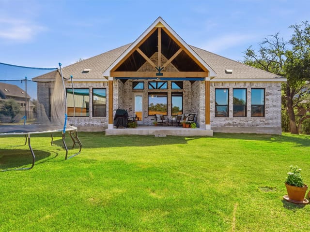1216 Scenic Oaks DR