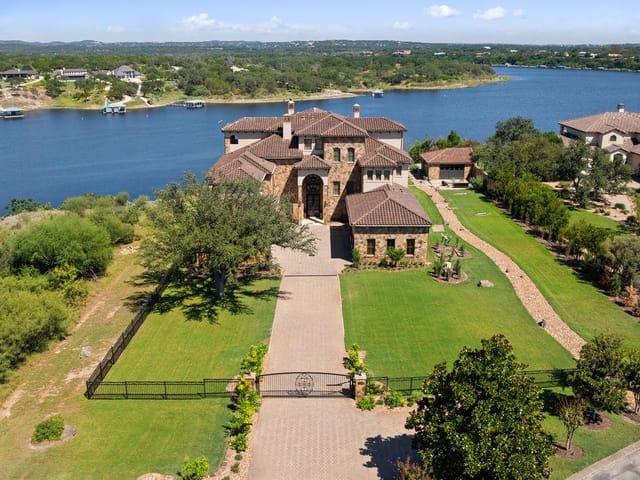 1216 Travis Bluff WAY
