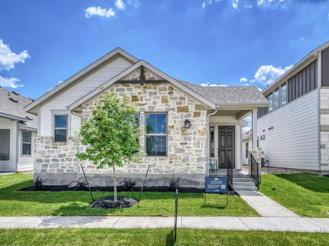 122 International ST