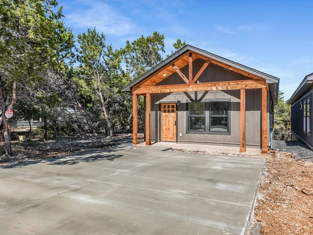 122 SHADY BLUFF Dr