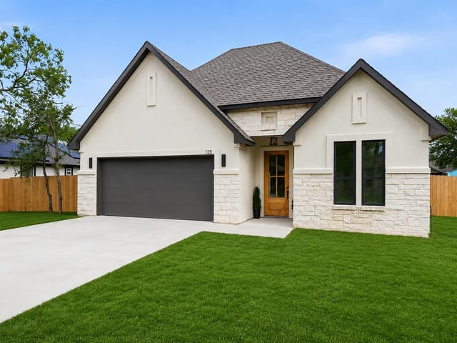 122 W Pauwela LN