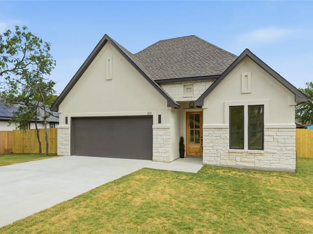 122 W Pauwela Ln