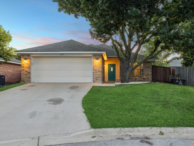 1220 Redstone Dr