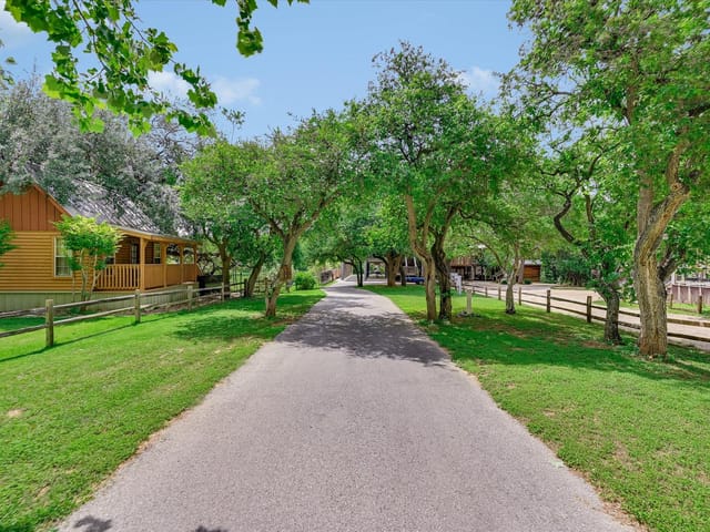 1220 Sleepy Hollow Ln