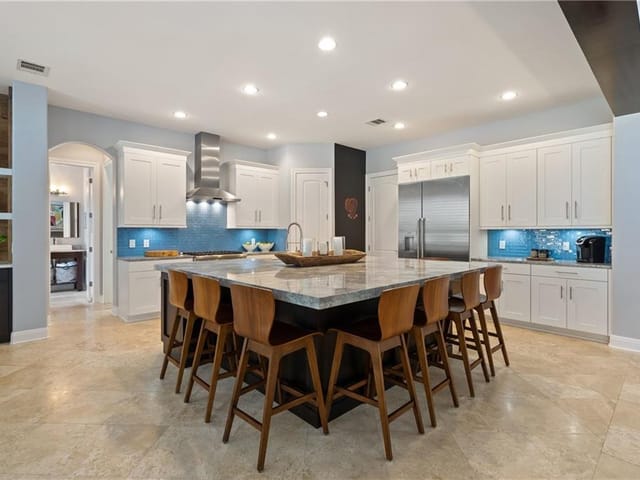 12201 Las Flores Dr