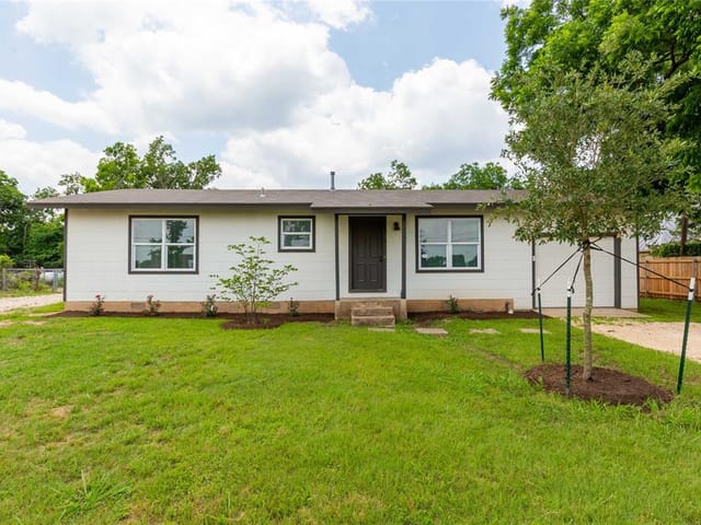 12202 Pecan St