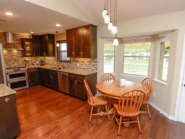 12205 Waterside Trl