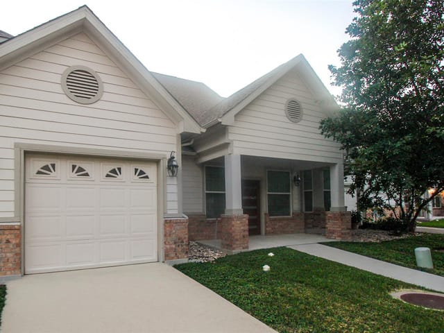 12208 Abbey Glen LN