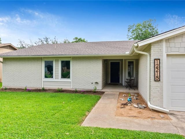 12215 Arrowwood Dr