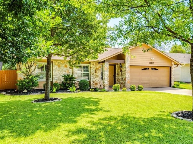 12217 Arrowwood Dr