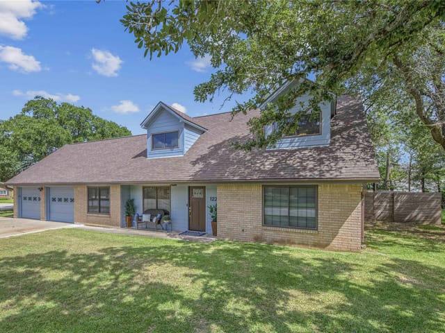 1222 N Ridgefield CIR