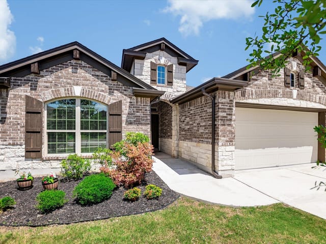 1225 Matt LN