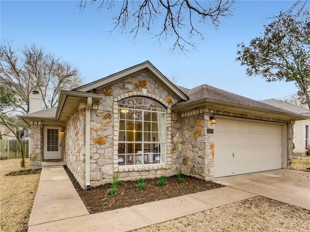 1225 Tetbury Ln