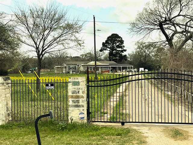1225 W Highway 71 Hwy W