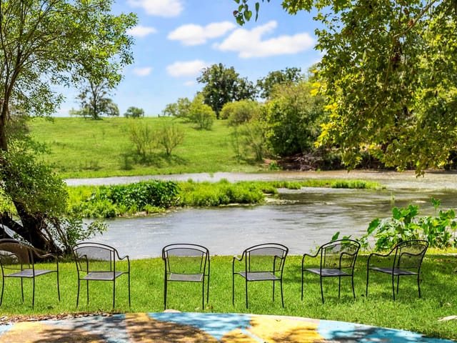 123 El Camino River Rd