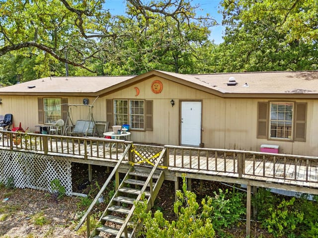 123  Lakeshore Dr