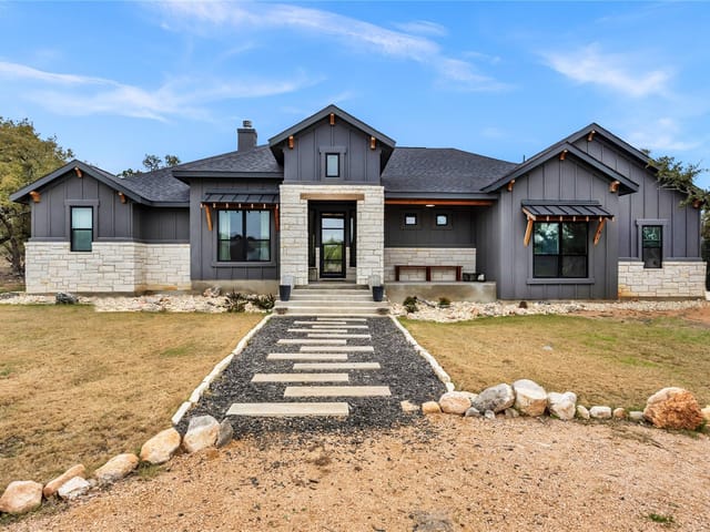 123 Wandering Oak Cir