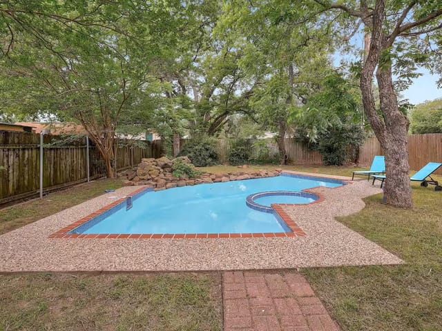 12304 BurrRidge DR