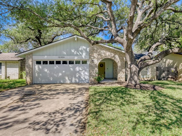 12306 Double Tree LN