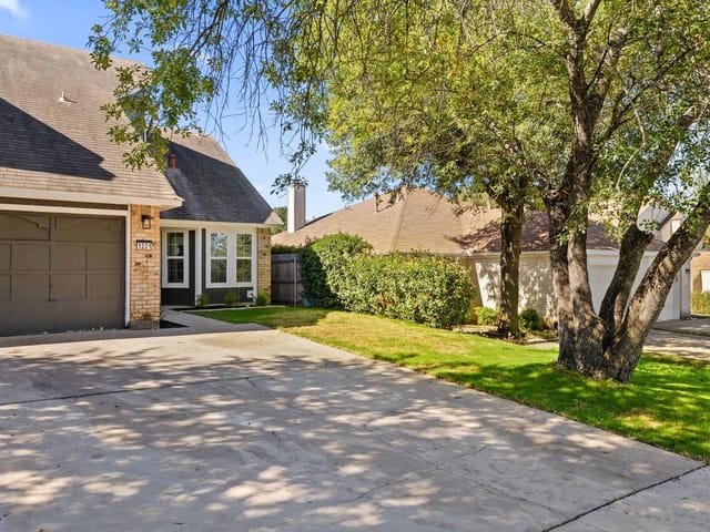 1231 Orchard Park CIR
