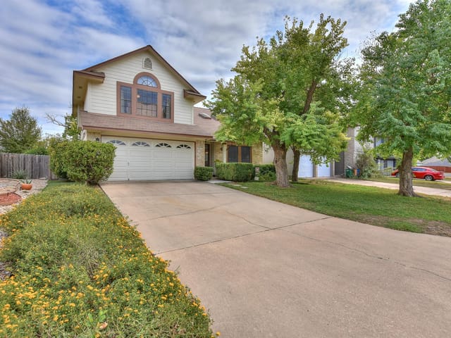 12311 Yarmont Way