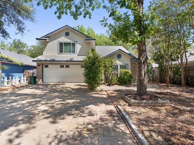 12319 Yarmont WAY