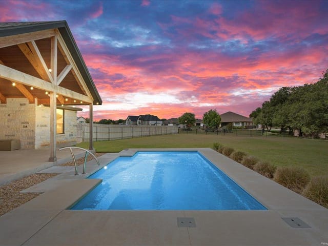 1235 Ambrose DR
