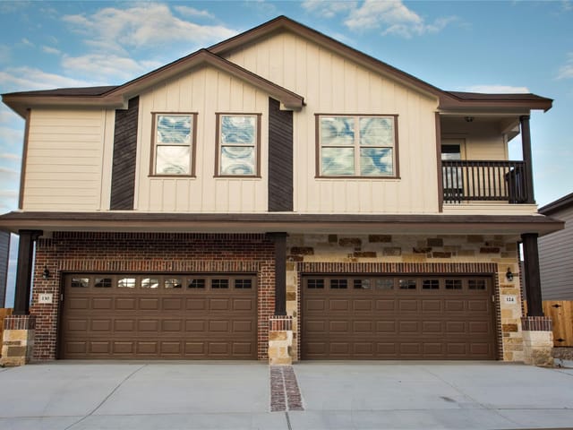 124 & 130  Lakeview Ct